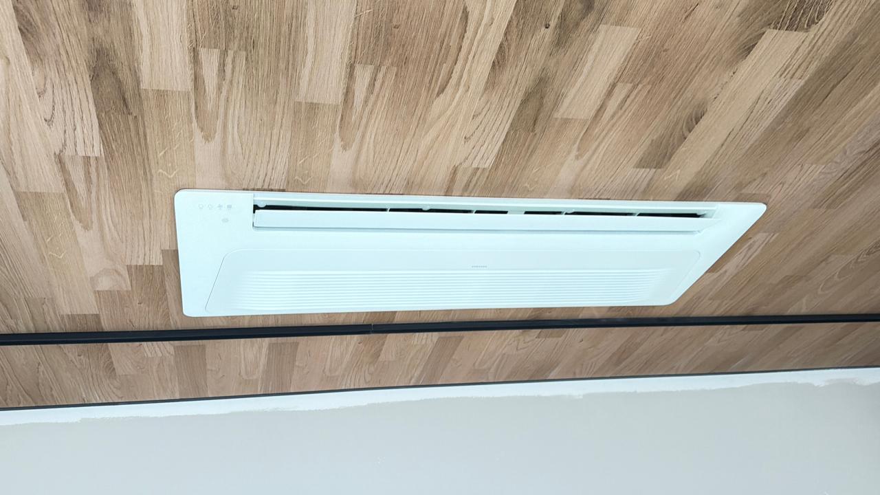 Piso-teto Samsung em residência de alto padrão